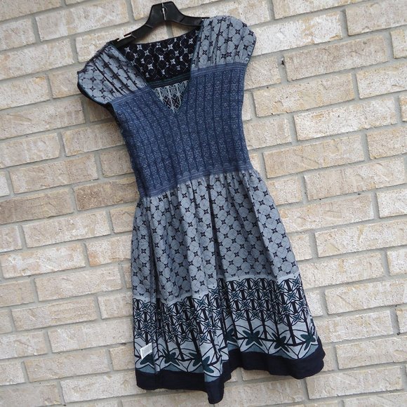 SIZE S. Max Studio Smocked V-neck Fit & Flare Dress. - Picture 3 of 16